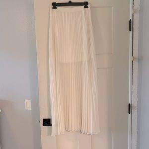 Maxi white skirt